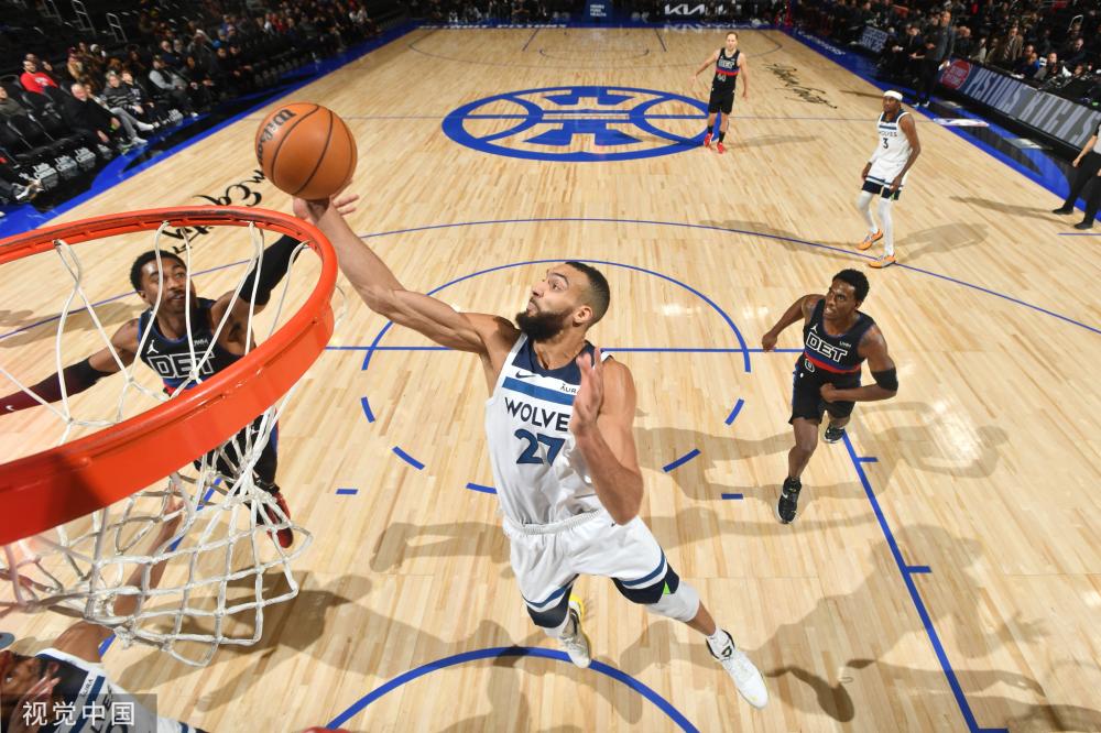 通过社交媒 通过社交媒